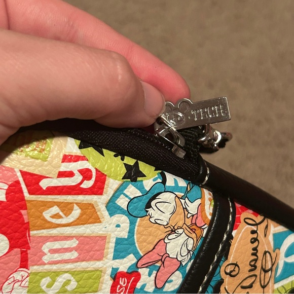 Retro Disney Park Logo D-Tech IPad Tablet Bag - Picture 8 of 8